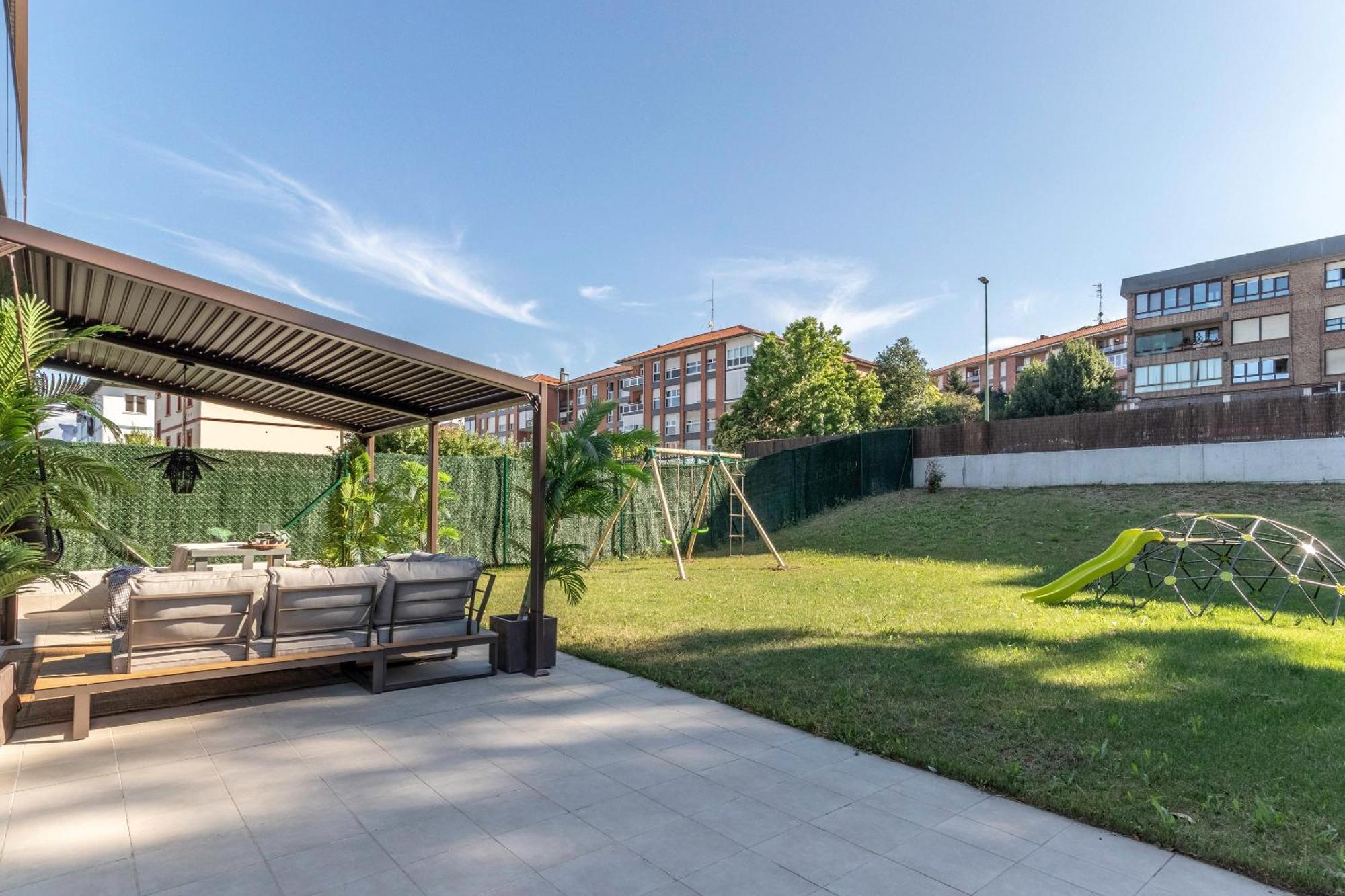 Akomodat En Precioso Y Moderno Con Jardin Y Parking Гечо Екстериор снимка