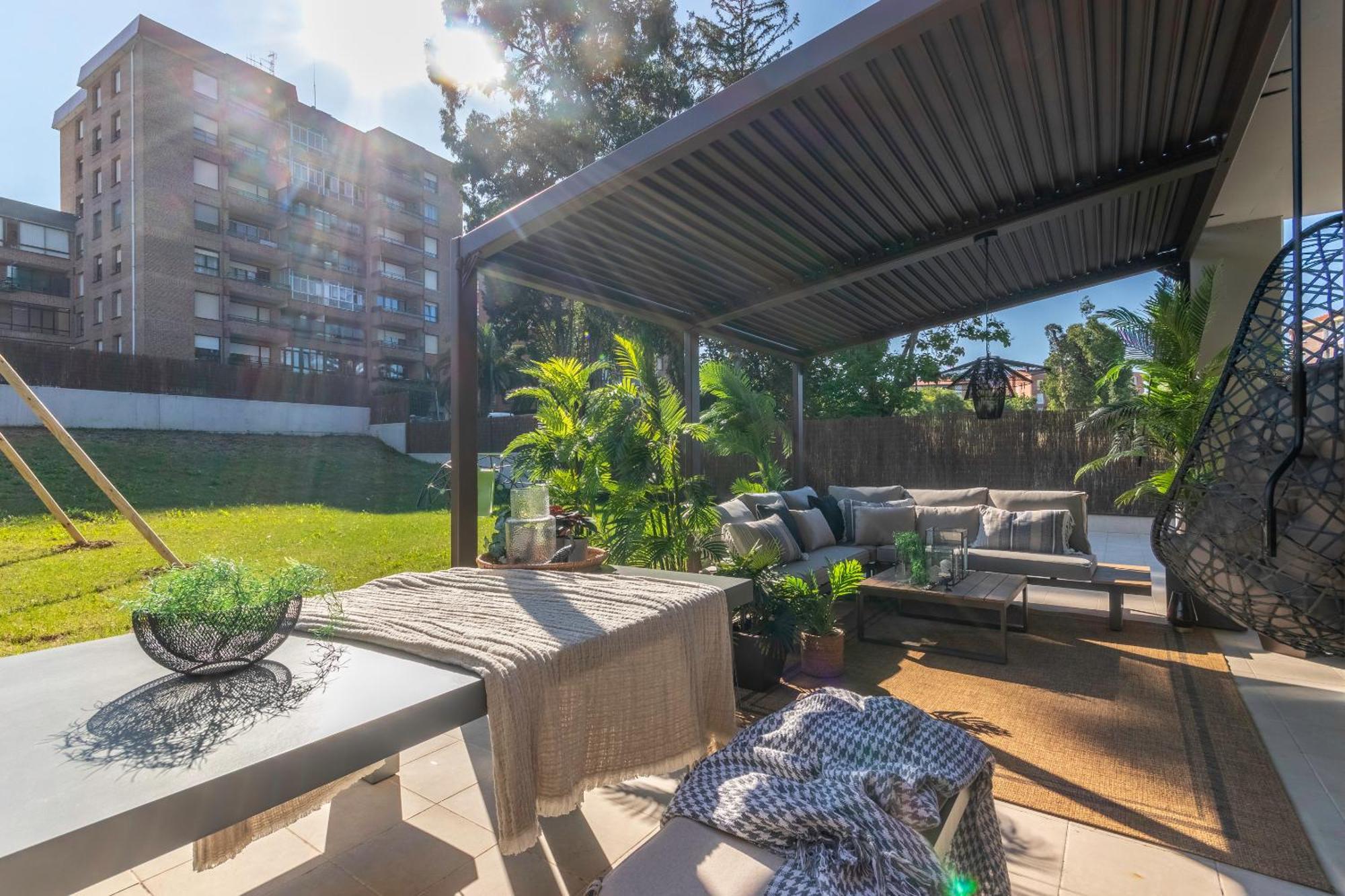 Akomodat En Precioso Y Moderno Con Jardin Y Parking Гечо Екстериор снимка