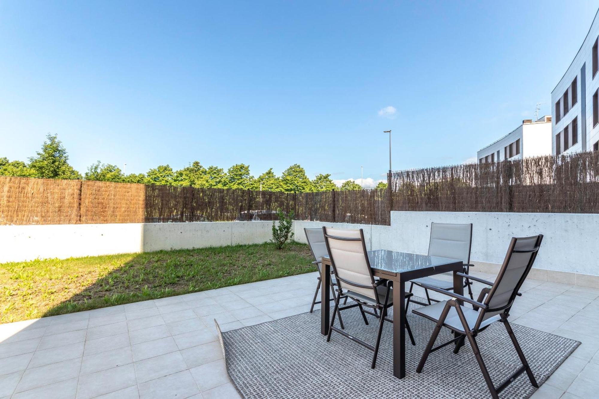 Akomodat En Precioso Y Moderno Con Jardin Y Parking Гечо Екстериор снимка